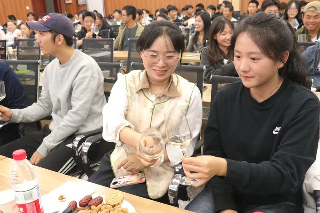 “月满华诞  同心筑梦” 石河...